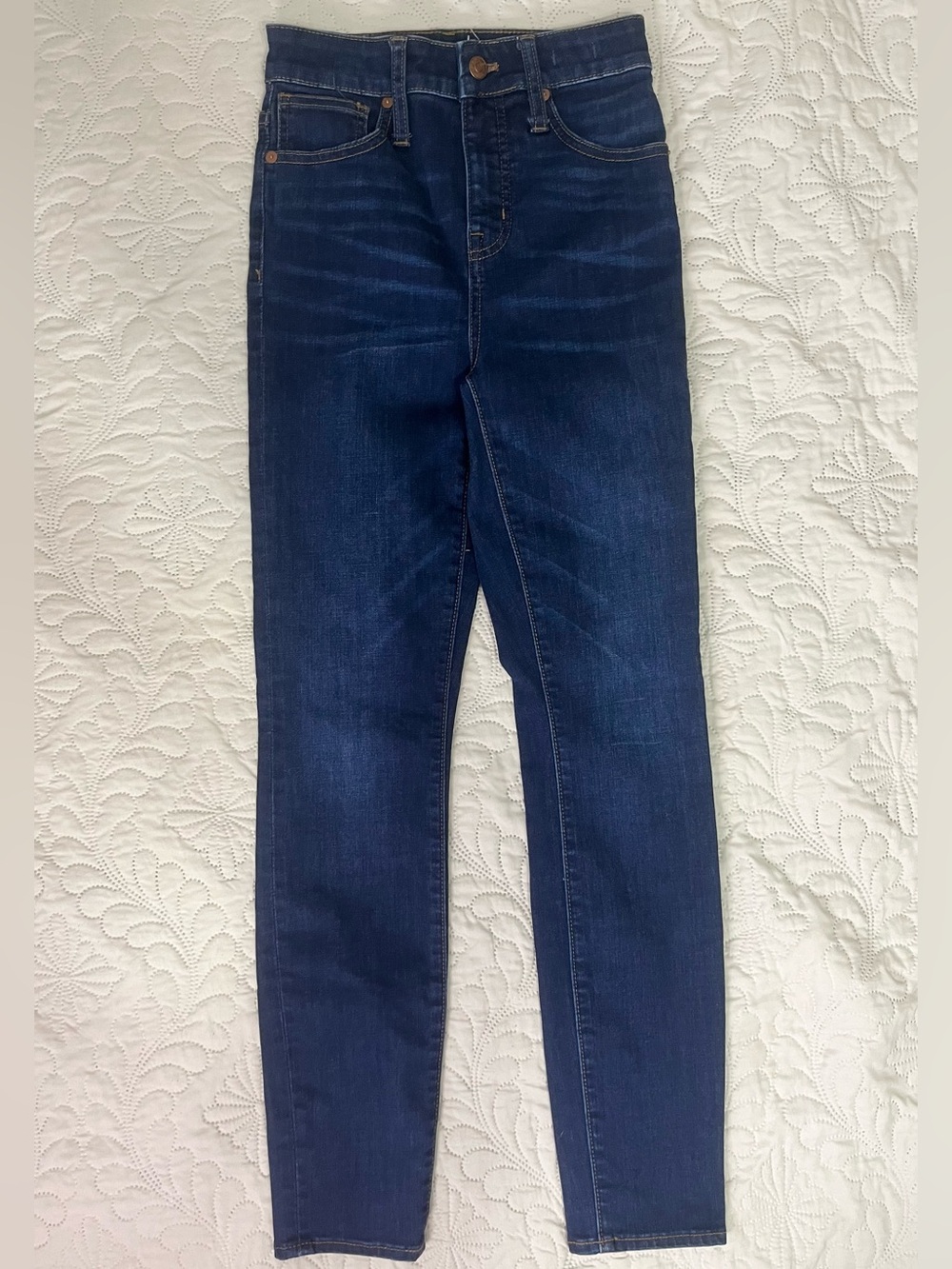 Madewell Woman’s Curvy High Rise Blue Skinny Jeans.